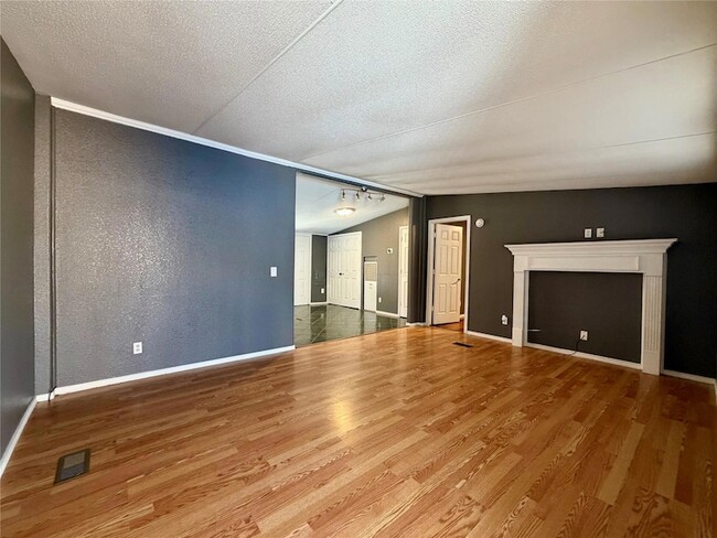 Photo - 107 Shady Oaks Dr