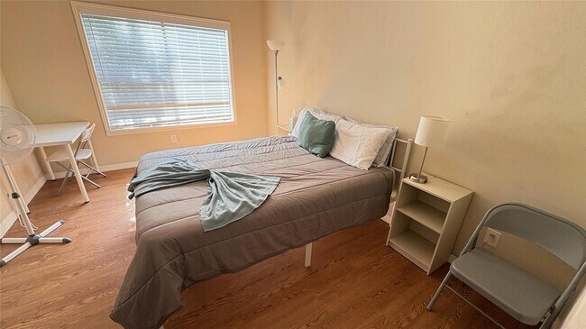 Photo - 915 W 23rd St Unit 207