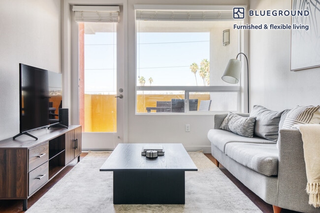 Building Photo - 417 Centinela Ave Unit FL5-ID666