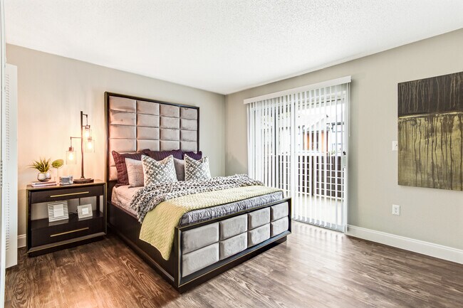 Photo - Lakeshore at East Mil