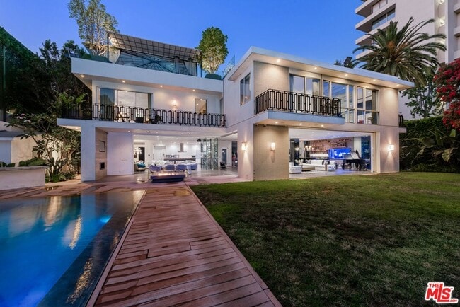 Photo - 9663 Santa Monica Blvd