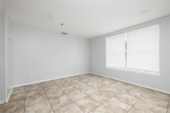 Photo - 416 E 5th St Unit C3