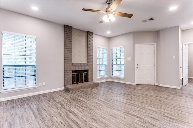 Building Photo - 11301 Nicole Cove Unit A