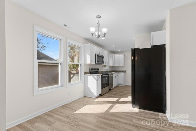 Photo - 660 Chestnut St