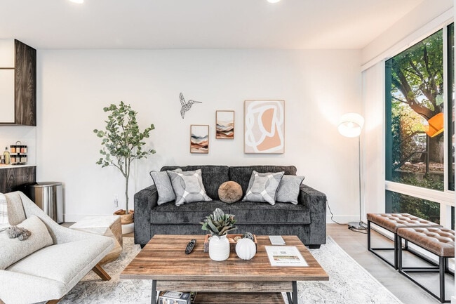 Building Photo - 2319A Franklin Ave E Unit SI FL4-ID1035905P