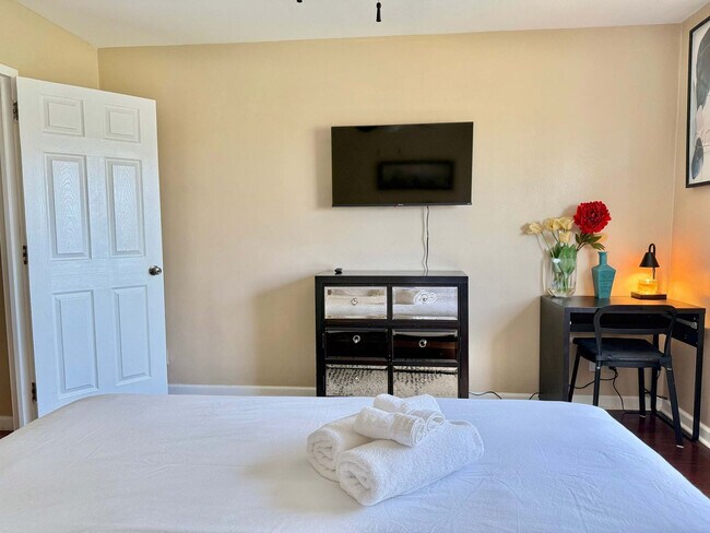 Photo - 215 Piedmont Ave NE Unit SI FL8-ID1299373P