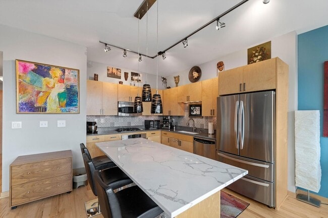 Photo - 215 10th Ave S