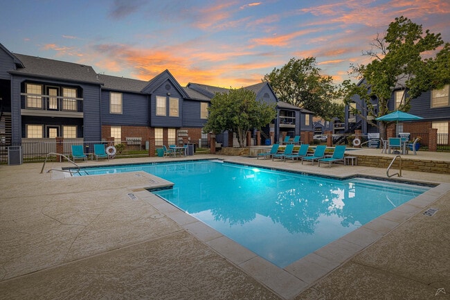 The Residence at North Dallas - The Residence at North Dallas