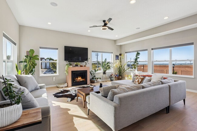 Building Photo - 412 W Shoreline Dr Unit SI ID1593934P