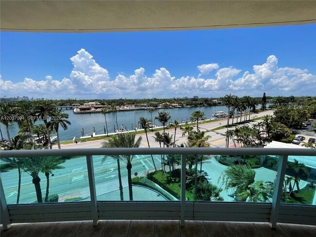 Building Photo - 5025 Collins Ave Unit 601