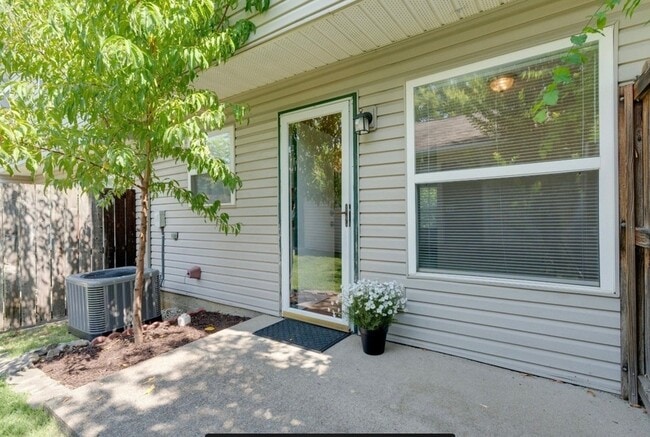 Photo - 104 Waterview Dr