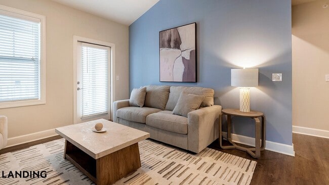 Building Photo - 3000 Daventry Cir Unit 4304