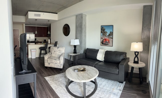 Building Photo - 400 S Tryon St Unit ID1344173P