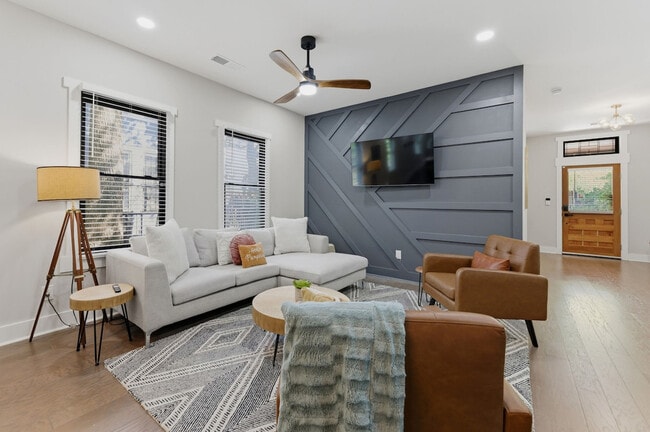 Building Photo - 907 Beecher St SW Unit SI ID1609591P