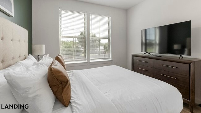 Photo - 3900 Robinson Rd Unit 1303