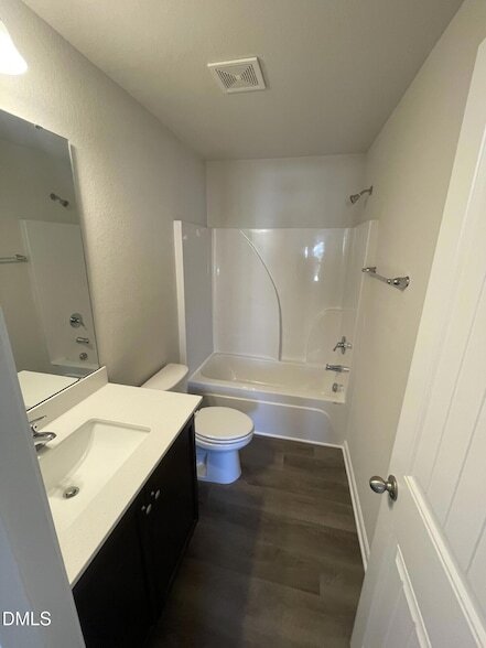 Photo - 1075 Peony Ln