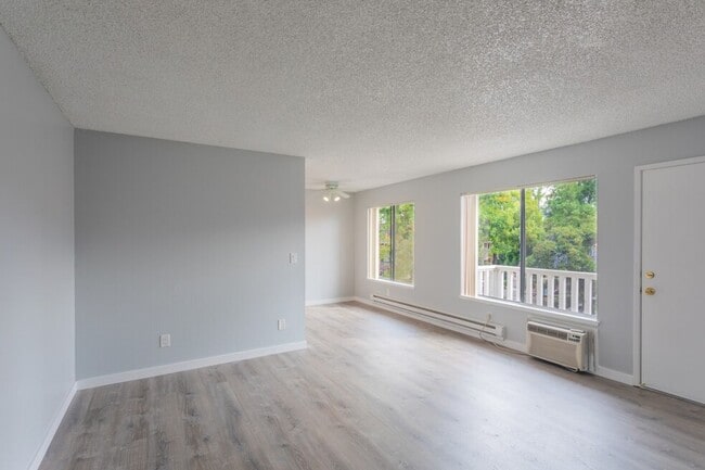 Photo - Del Coronado Apartments