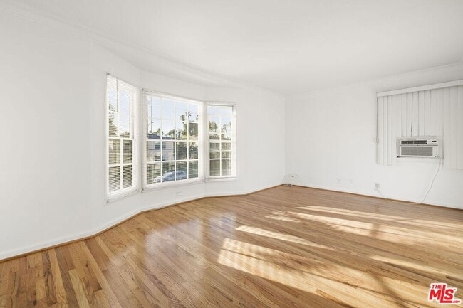 Photo - 5324 Vantage Ave