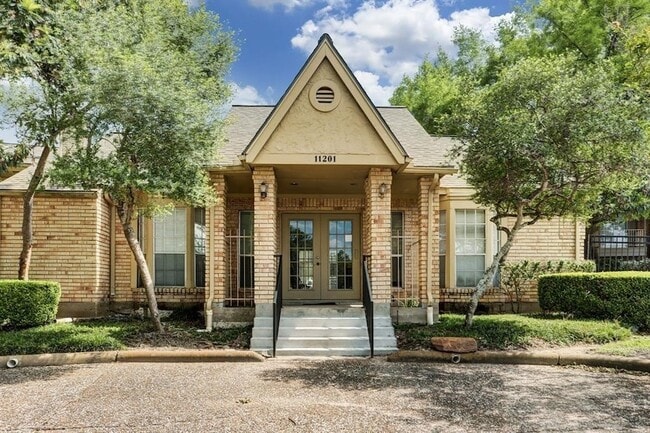 Photo - 11201 Lynbrook Dr Unit 3822
