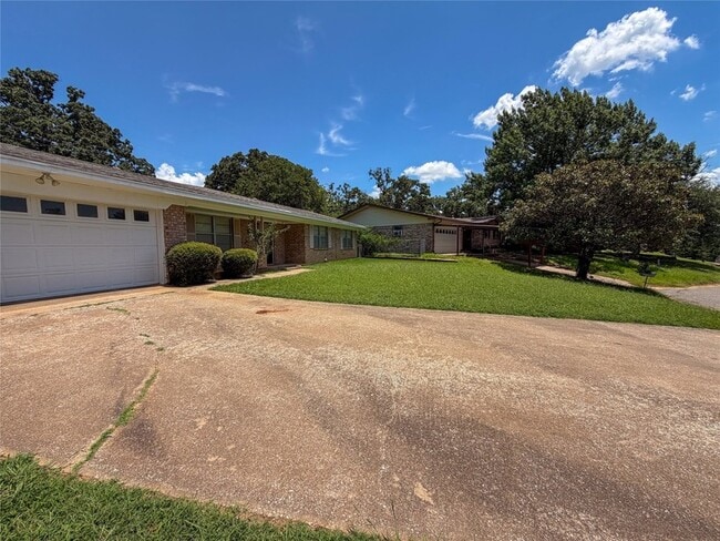 Photo - 907 Seymore Cir
