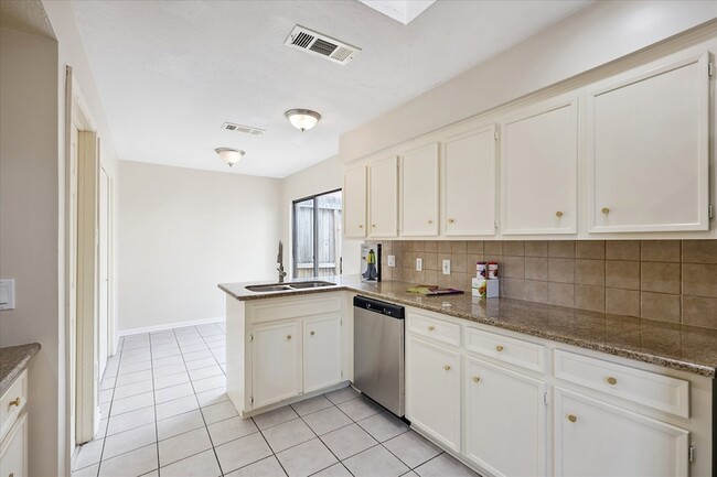 Photo - 8018 Cobblefield Ln