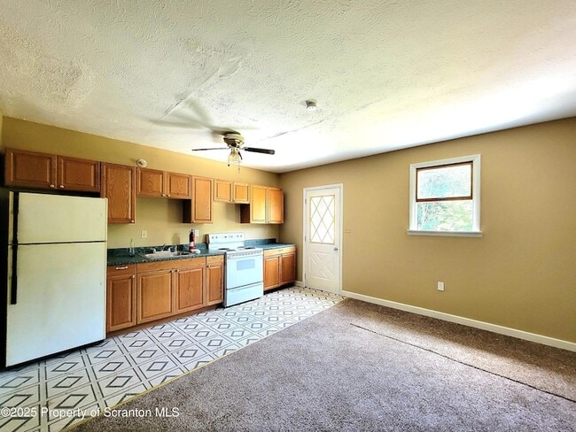 Photo - 134 S Main St Unit E