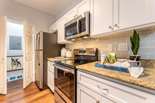 Photo - Lakebridge Apartments