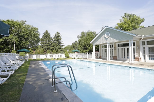 Pool - Forest Heights Apartments