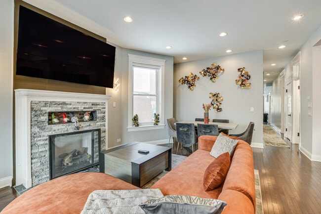 Photo - 2033 W Washington Blvd Unit ID1306414P