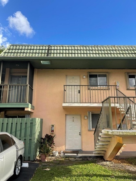 Building Photo - 1850 Fairview Villas Dr Unit 0030