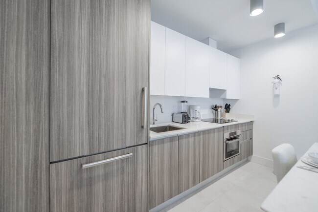 Photo - 239 SW 9th St Unit SI FL21-ID1022339P