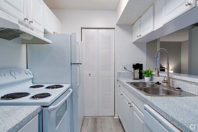 B1 - 2BR, 2BA -810SF - Kitchen - Village Springs