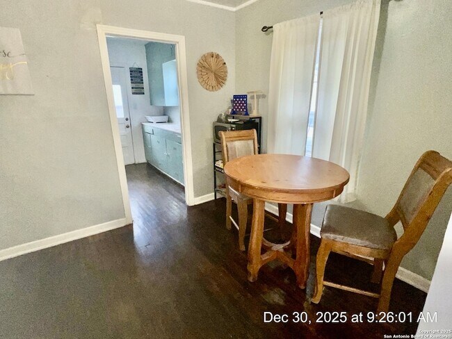 Photo - 1010 Gardina St