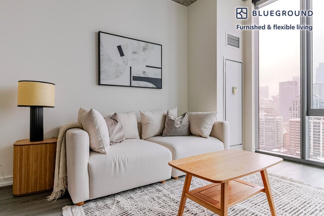 Building Photo - 460 W Chicago Ave Unit FL20-ID1352