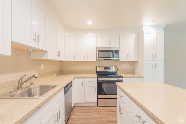 2BR 1.5BA -650 SF - Marina Haven Apartments