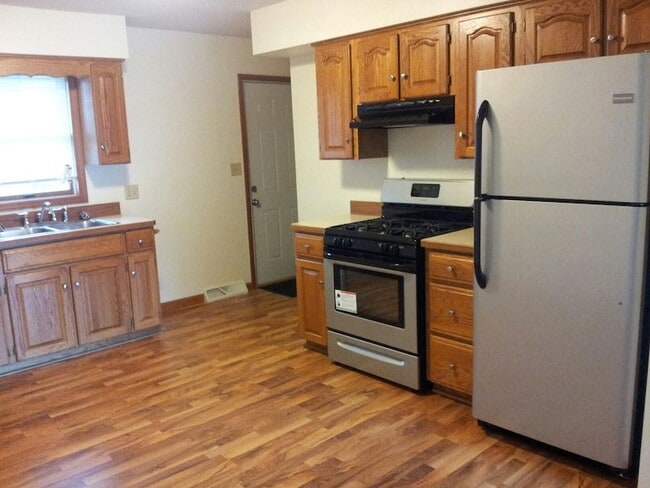 Photo - 423 W 2nd Pl