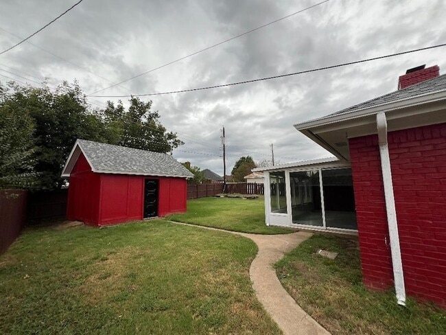 Photo - 1500 Hyde Park Blvd