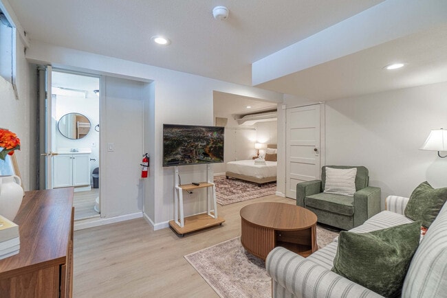 Photo - 1692 Oakhurst Ave Unit SI ID1578707P