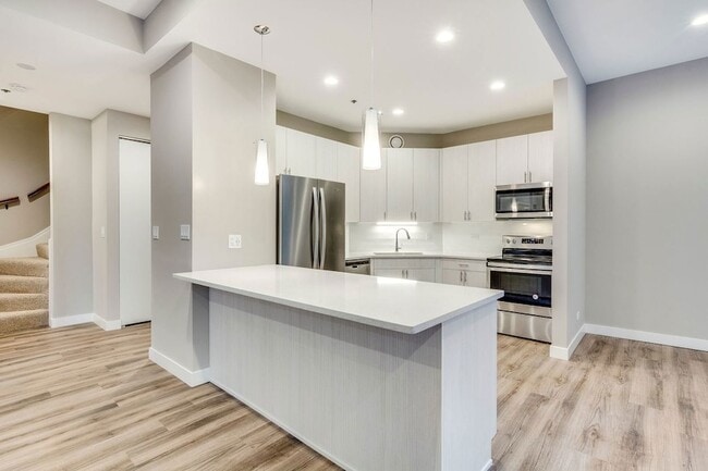 Photo - 1730 N Clark St