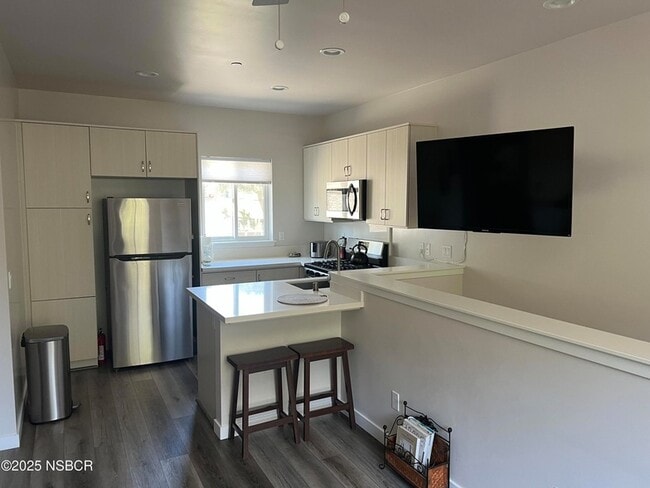 Building Photo - 1892 Old Mission Dr