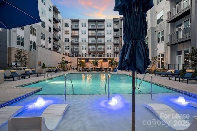 Building Photo - 2020 W Morehead St Unit Sierra