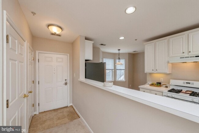Photo - 25340 Lake Mist Square Unit 301