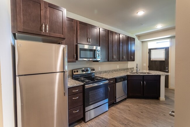 STUDIO C/D - Lincoln Street Apartments