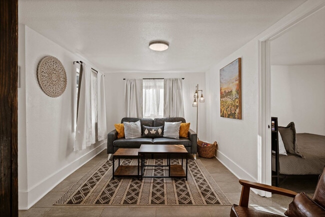 Photo - 2904 Berwick St Unit ID1310518P