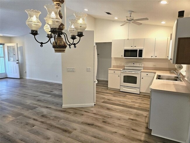 Photo - 1088 Panda Rd