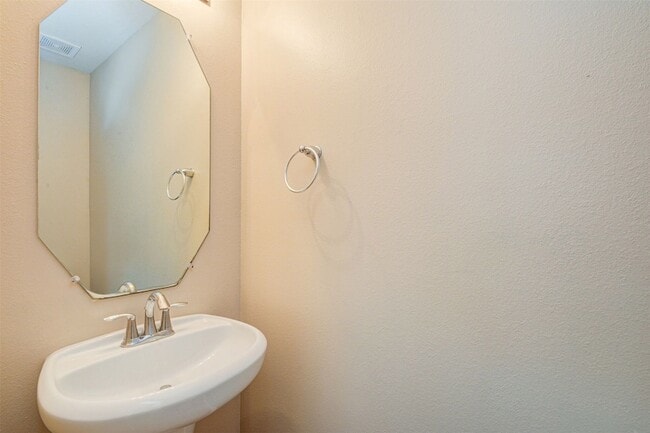 Photo - 23 Fairlee Ct