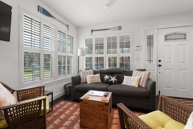 Building Photo - 36 Weeden St Unit ID1281973P