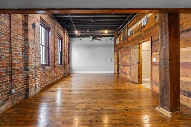 Photo - 558 St Francis St