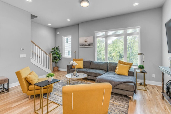 Building Photo - 970 Youngs Ln Unit ID1346364P