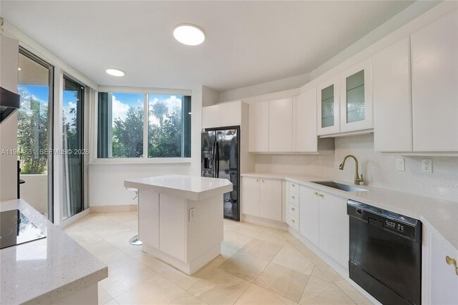 Photo - 300 South Pointe Dr Unit 303